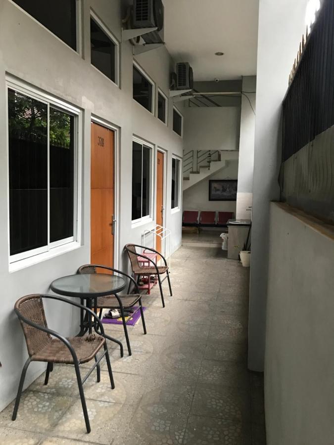 37 Guesthouse Jakarta Exterior photo