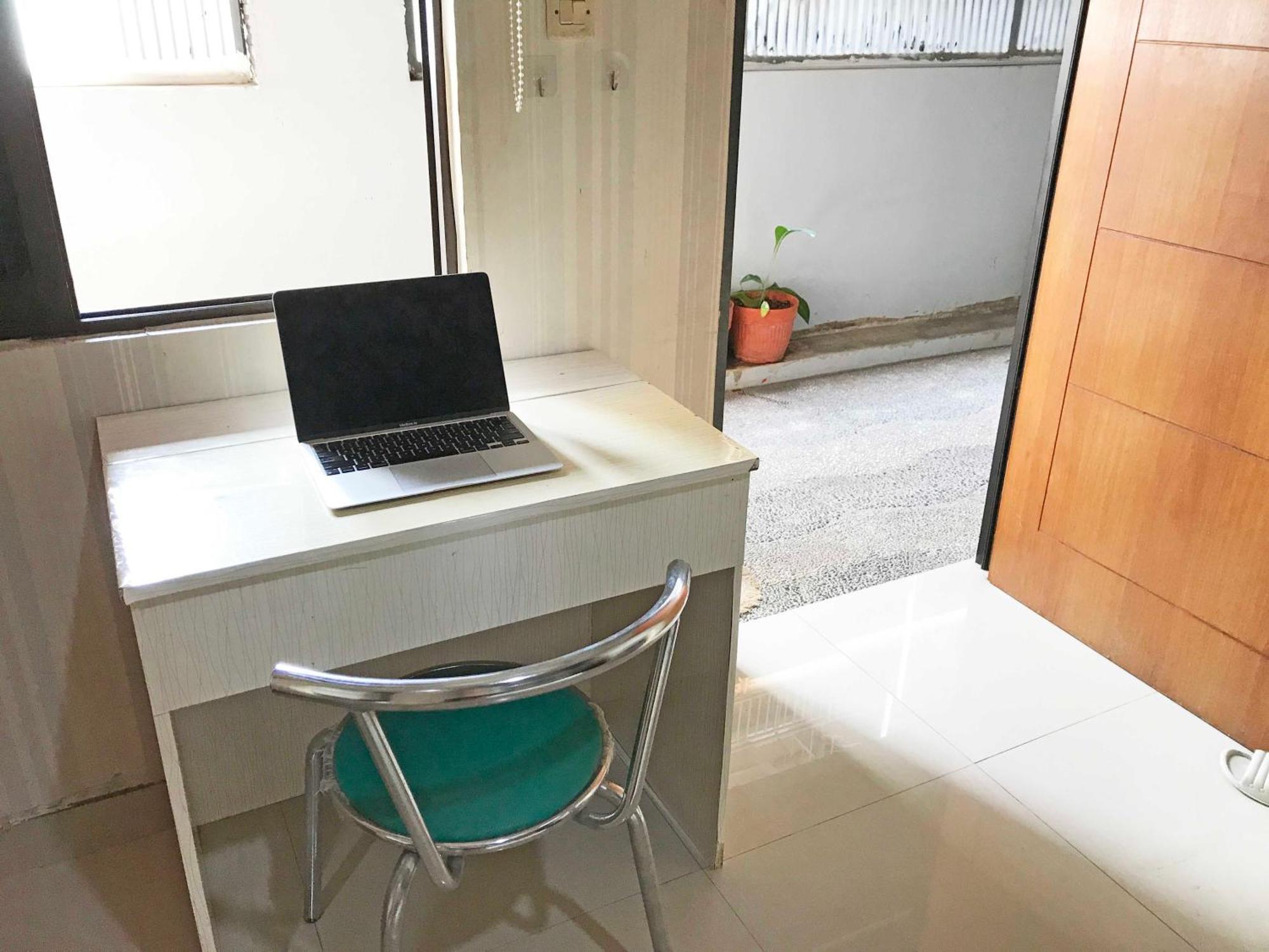 37 Guesthouse Jakarta Room photo